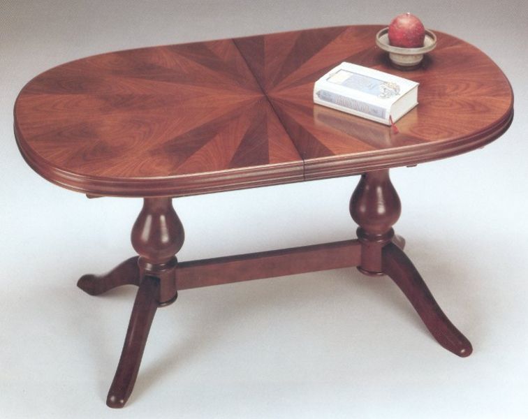 Antiker Tisch aus Nussbaum main image